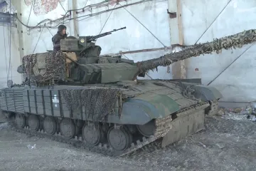 V akci několikrát denně. Ukrajinci drží Bachmut i díky ukořistěným ruským tankům