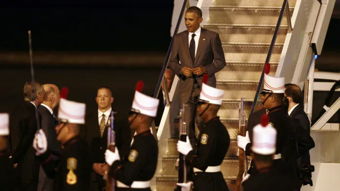 Americký prezident Barack Obama po příletu na letiště v Panamě