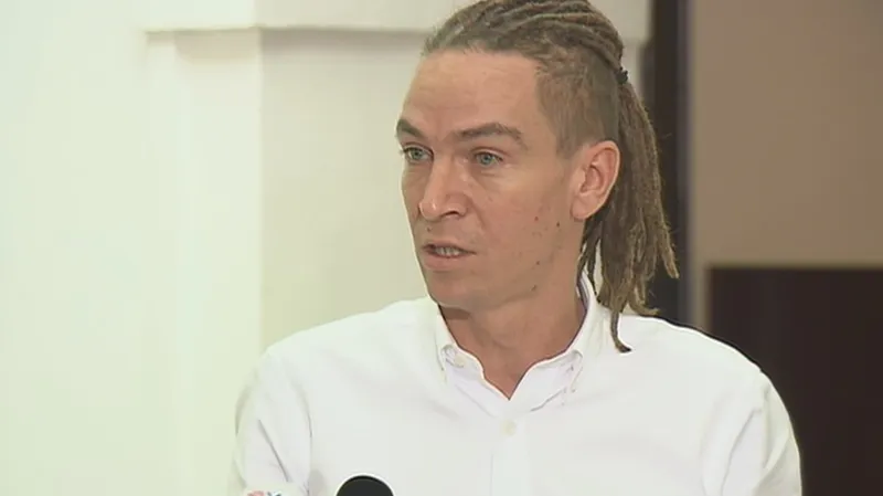 Piráti trvají na podpoře Vondráčka (ANO), do Demokratického bloku nevstoupí