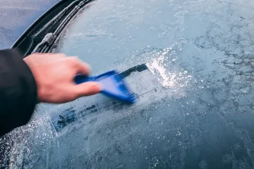 Silné mrazy zasáhly zejména jihozápad Česka. Potíže jsou na silnicích i železnici