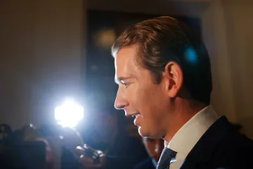Rakouští lidovci podle předběžných výsledků posílili. Kurz bude pověřen sestavením vlády