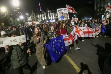 Demonstranti v Gruzii žádají nové volby pod mezinárodním dohledem