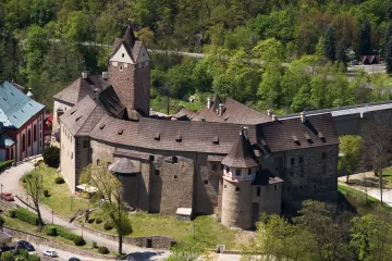 Na Loket se po dvou desetiletích vrací historické sbírky