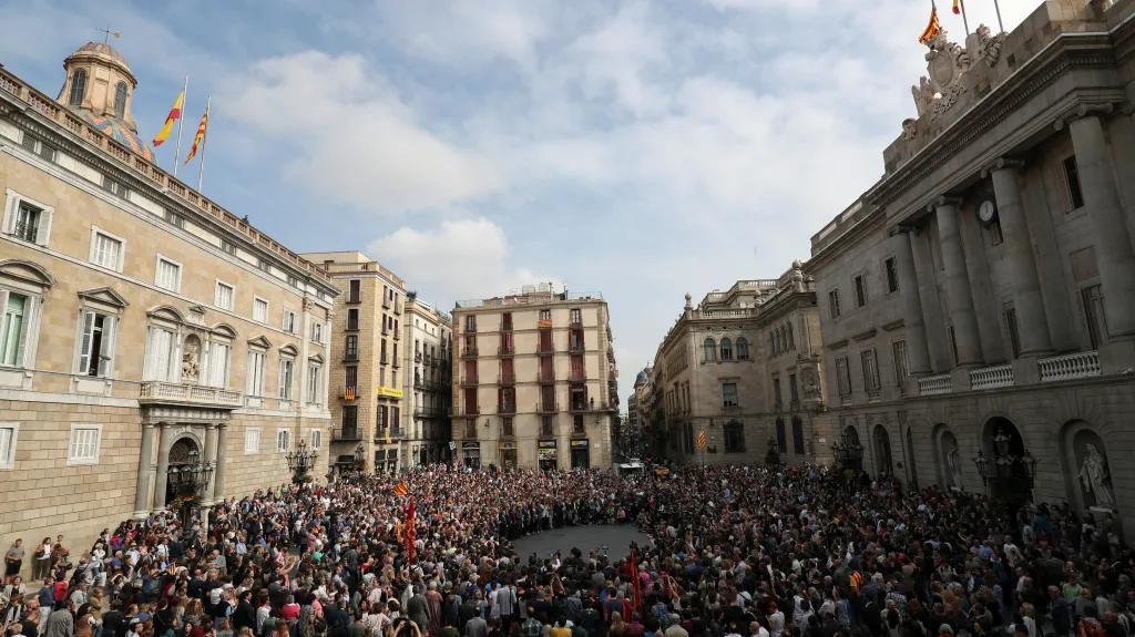 Den po referendu se v Barceloně protestuje