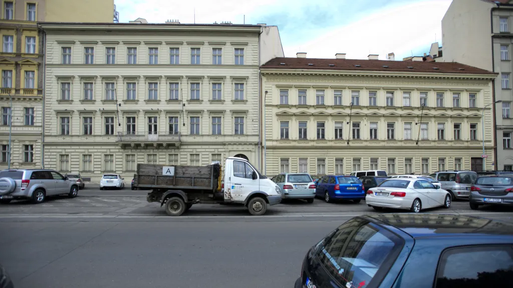 Budovy UK, které dříve patřily ČD