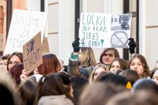 Studenti ústecké školy stávkují za návrat učitelky, která se neshodla s ředitelem