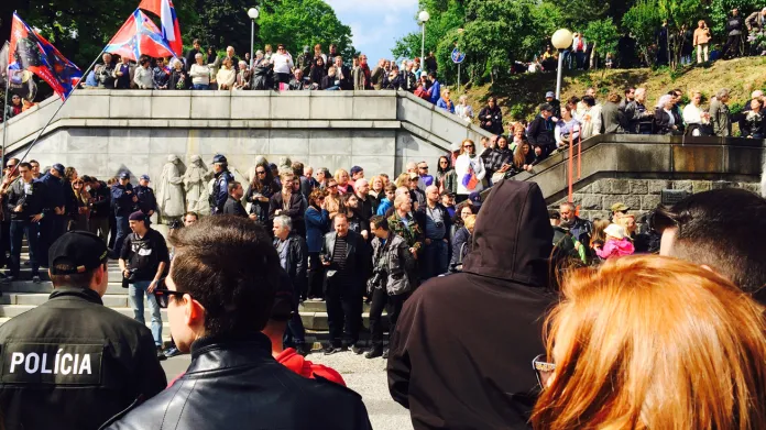 Noční vlky v Bratislavě očekává policie i davy lidí