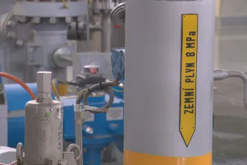 Krátce zdražil, pak cena spadla. Trhy reagují na konec tranzitu plynu přes Ukrajinu