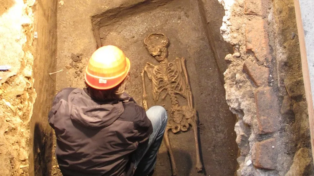 Archeologové objevili dva raně středověké hroby