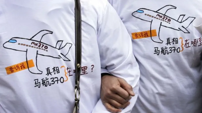 Příbuzní cestujících neztrácejí naději