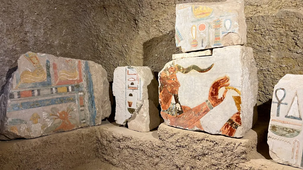 Archeologové odhalili kvádry z chrámu královny Hatšepsut z 18. dynastie v egyptském Luxoru