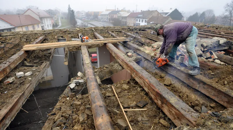 Demolice radnice v Morkovicích-Slížanech