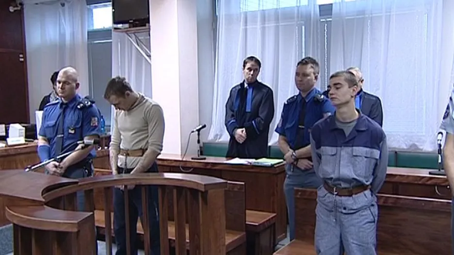 Mladiství vězni před ostravským soudem