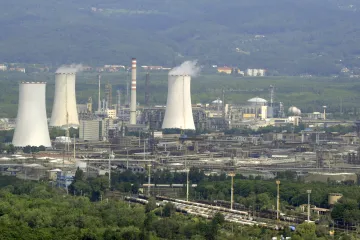 Potrubí v Unipetrolu je zabezpečené, silnice se otevře o půlnoci