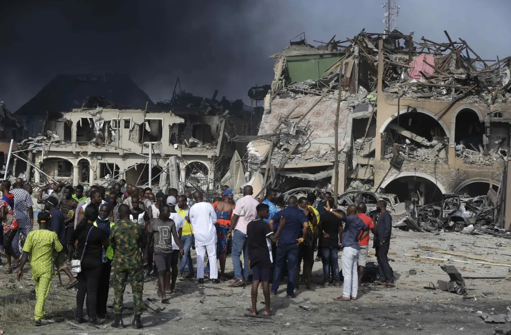 Lagosem otřásl mohutný výbuch. Exploze zdemolovala 50 budov