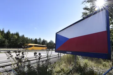 Přelepené billboardy stejně odstraníme, vzkázal Ťok. Reklamy reguluje i Německo či Británie