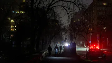 Kyjev během výpadku proudu způsobeného ruským náletem (16. prosince 2025)