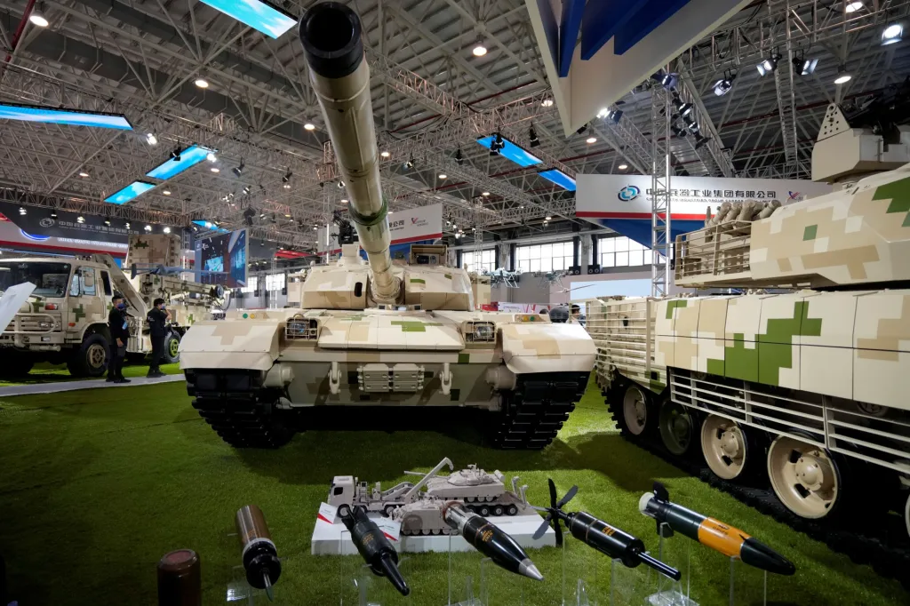 Bojový tank VT4 je postaven na platformě bývalého sovětského obrněnce T-72