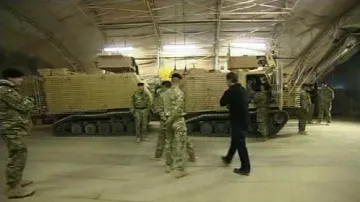 David Cameron na návštěvě britských jednotek v Afghánistánu