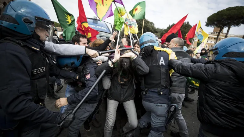 Kurdské protesty během Erdoganovy návštěvy Vatikánu