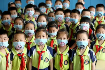 Týden v obrazech: Festival světla ve Skopje, Spider-Man u voleb a jízda přímo z Eiffelovky 