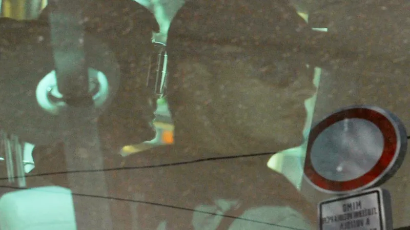 Eskorta převezla Kevina Dahlgrena do vazební věznice v Brně