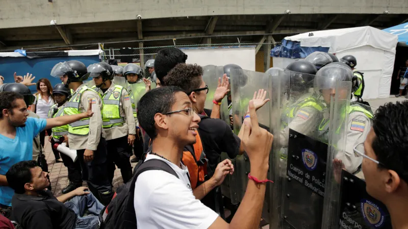 Studentská demonstrace proti prezidentu Madurovi