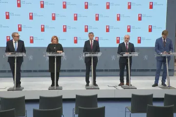 Odbory a vláda se dohodly na růstu platů ve veřejném sektoru od dubna