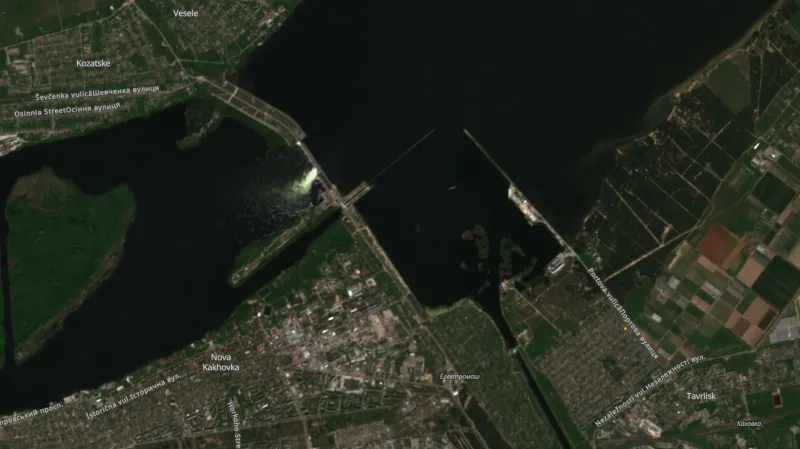 Přehrada v Nové Kachovce 6. května z evropské družice Sentinel 2