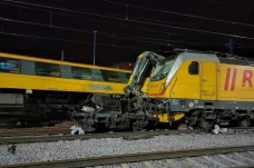 V Pardubicích se srazily vlaky. Zemřeli čtyři lidé, zraněných je přes dvacet