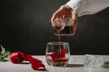 Reklama na alkohol by mohla čelit přísnějším pravidlům