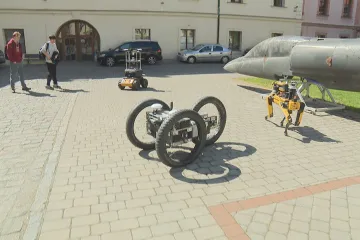 Virtuální výcvik vojáků i robotičtí hlídači. Experti z ČVUT představili novinky