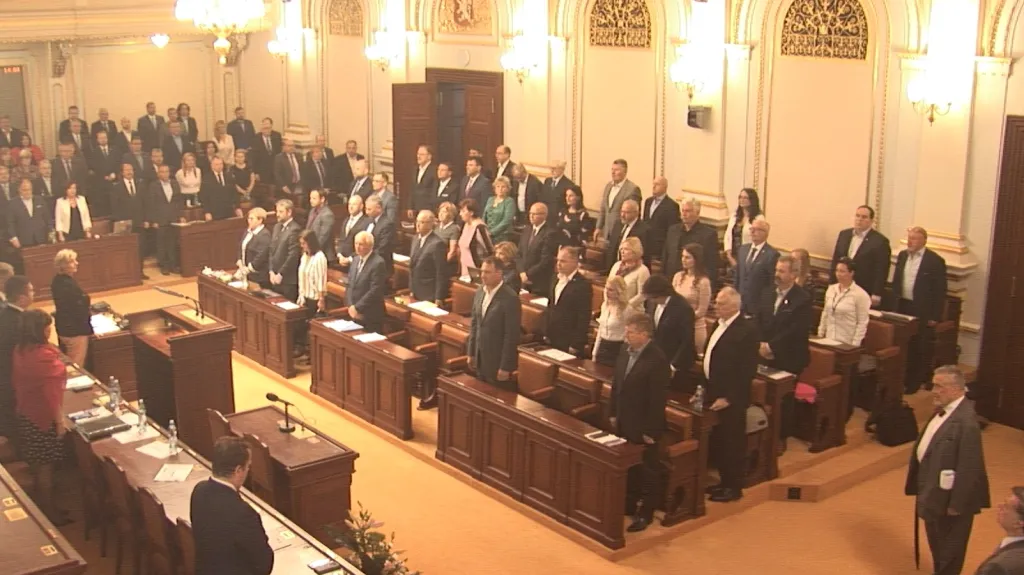 Minuta ticha na památku obětí útoků na Srí Lance