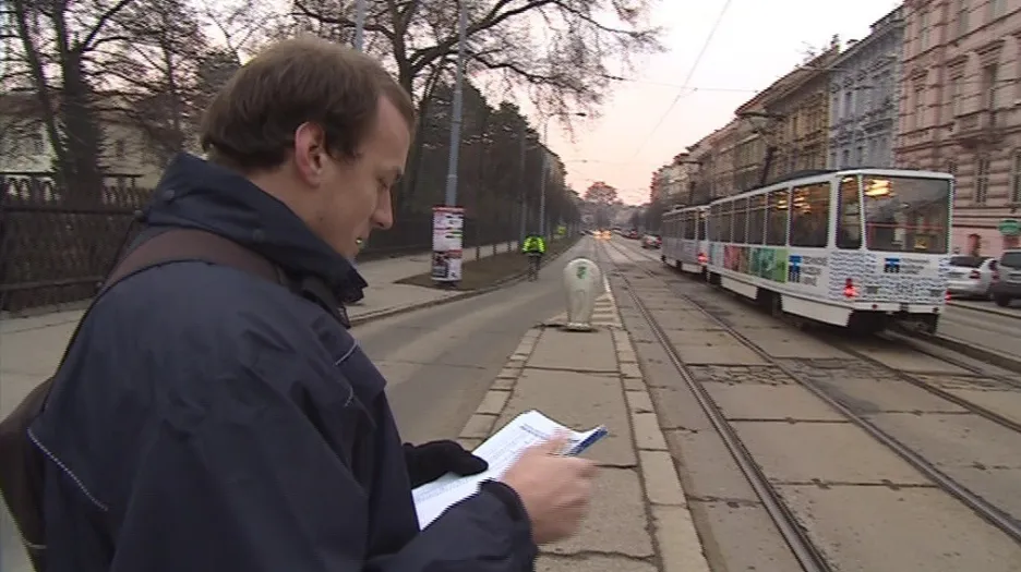Průzkumníci hlídají dopravu na brněnských zastávkách
