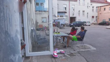 Bývalá továrna v Chrasti sloužící k ubytování