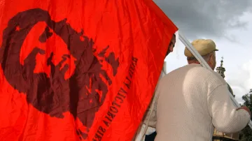 Vlajka s Che Guevarou - demonstrace v Římě
