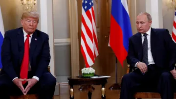 Donald Trump a Vladimir Putin při summitu v Helsinkách 16. července 2018