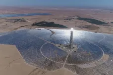 Nejvyšší sluneční věž na světě a desetitisíce zrcadel. Izrael představil obří solární elektrárnu