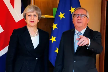 Mayová vyjednala právně závazné doplňky brexitové dohody. Corbynovi to nestačí