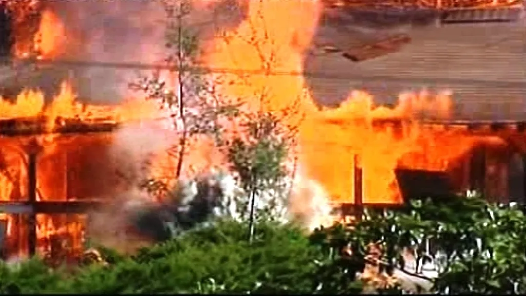 Požár domu s výbušninami v Escondidu