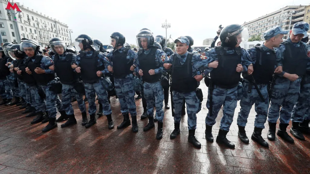 Policie zasahuje proti nepovolené demonstraci v centru Moskvy