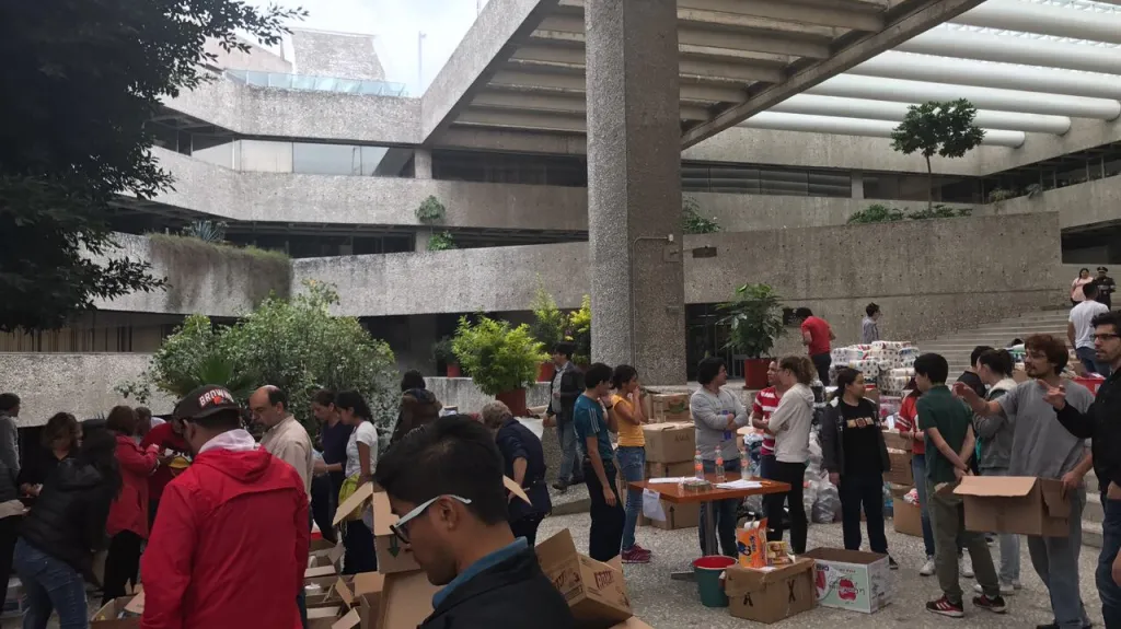 Pomoc obětem zemětřesení v Mexiku