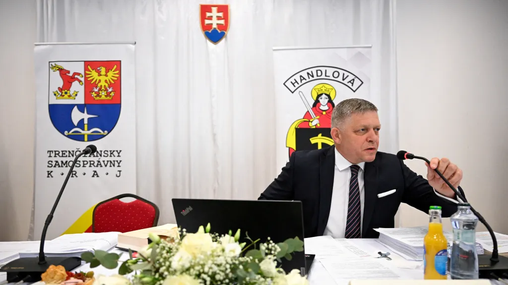 Robert Fico na snímku z 15. května při výjezdním zasedání vlády v Handlové