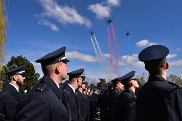 Lidé se v Brně rozloučili s válečným veteránem Emilem Bočkem. Pohřeb byl s vojenskými poctami