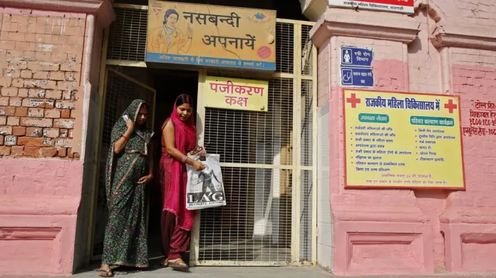 Ženská nemocnice ve Varanasi poutá na podpůrnou sterilizaci