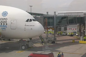 Ruzyňské letiště láká i ta největší letadla. Naučilo se je rychle odbavit, dříve to trvalo i hodinu