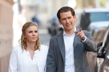 Rakousko: Kurzovi lidovci i přes vládní krizi jasně zvítězili. Na mandát dosáhl i Strache
