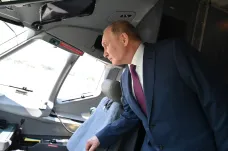 Putin si prohlédl „neviditelnou“ stíhačku Checkmate. Stroj bude zřejmě na export