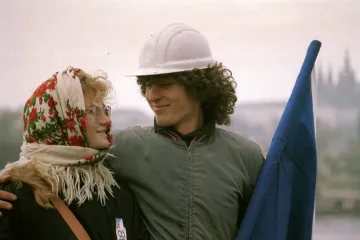 OBRAZEM: Sametová revoluce den po dni