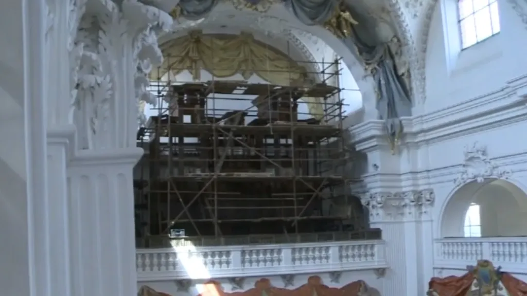 Varhany v kostele v Polné jsou obehnány lešením. Hrát by měly už na konci roku